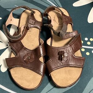 Leather wide width sandal